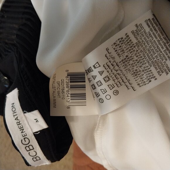 BCBGeneration SIZE M TEE SHIRT CUT TOP WITH BLACK LEATHER LOOK DETAIL - Picture 9 of 10